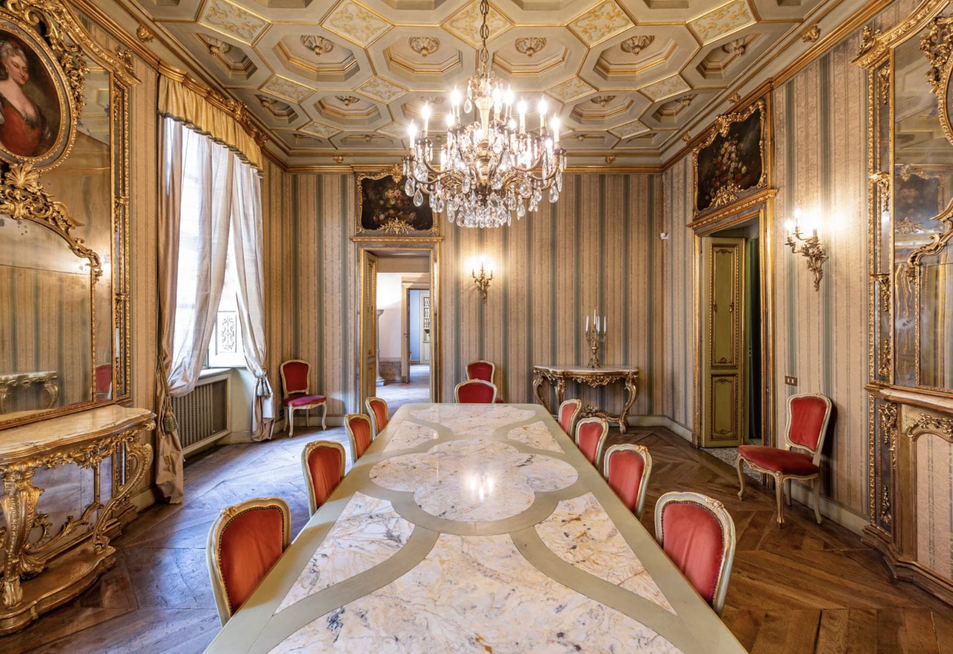 PRESTIGIOSA RESIDENZA IN PALAZZO D'EPOCA - Image 12