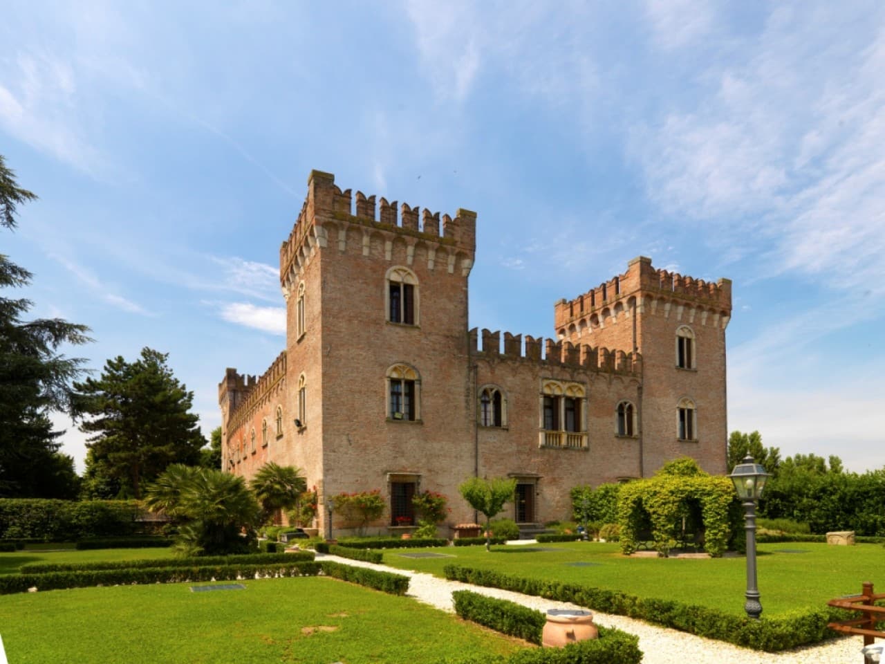 CASTLE IN VENETO - Image 2