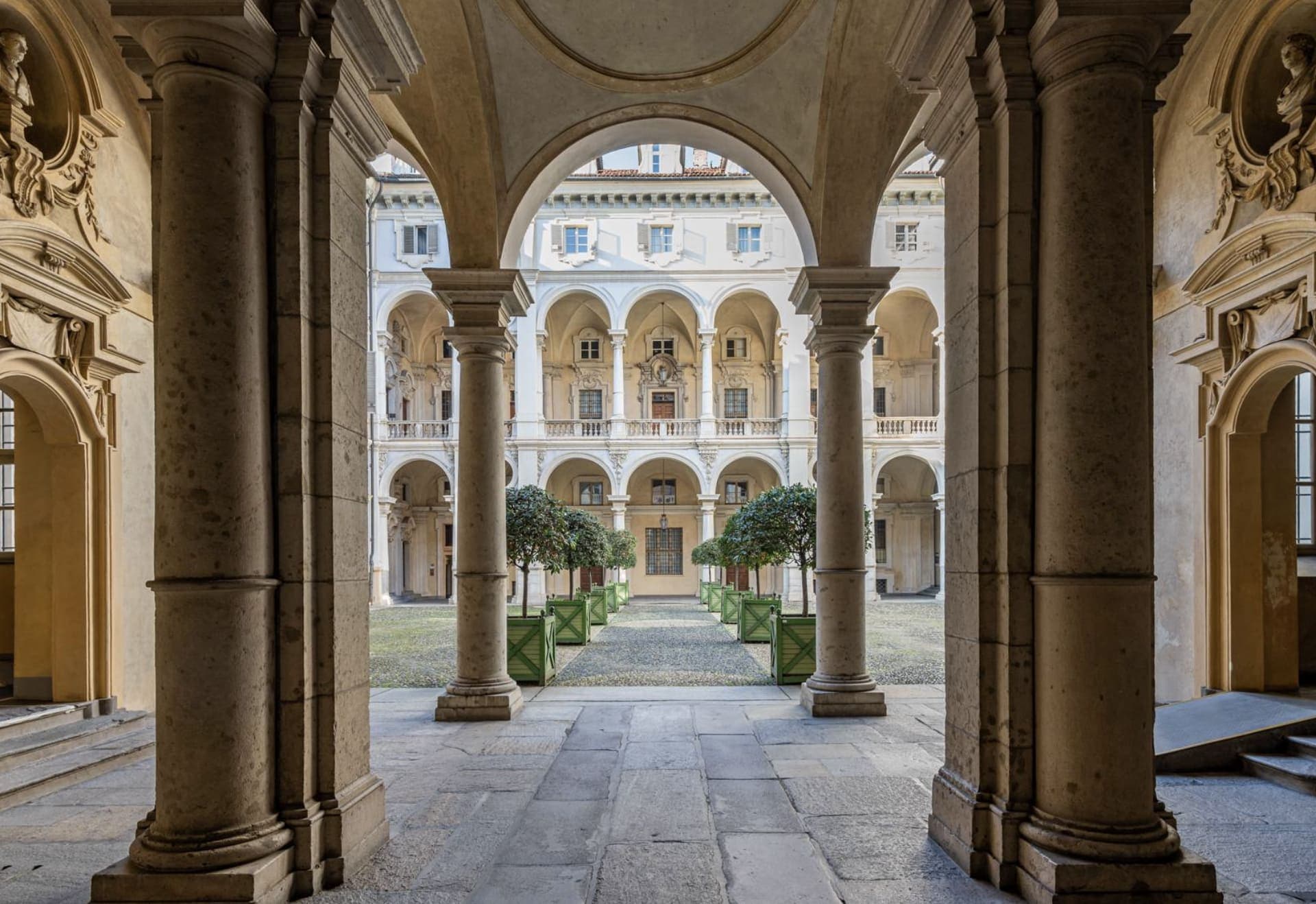 PRESTIGIOSA RESIDENZA IN PALAZZO D'EPOCA - image 3