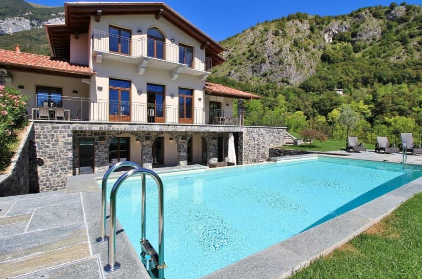 LUSSUOSA VILLA SUL LAGO DI COMO - image 2