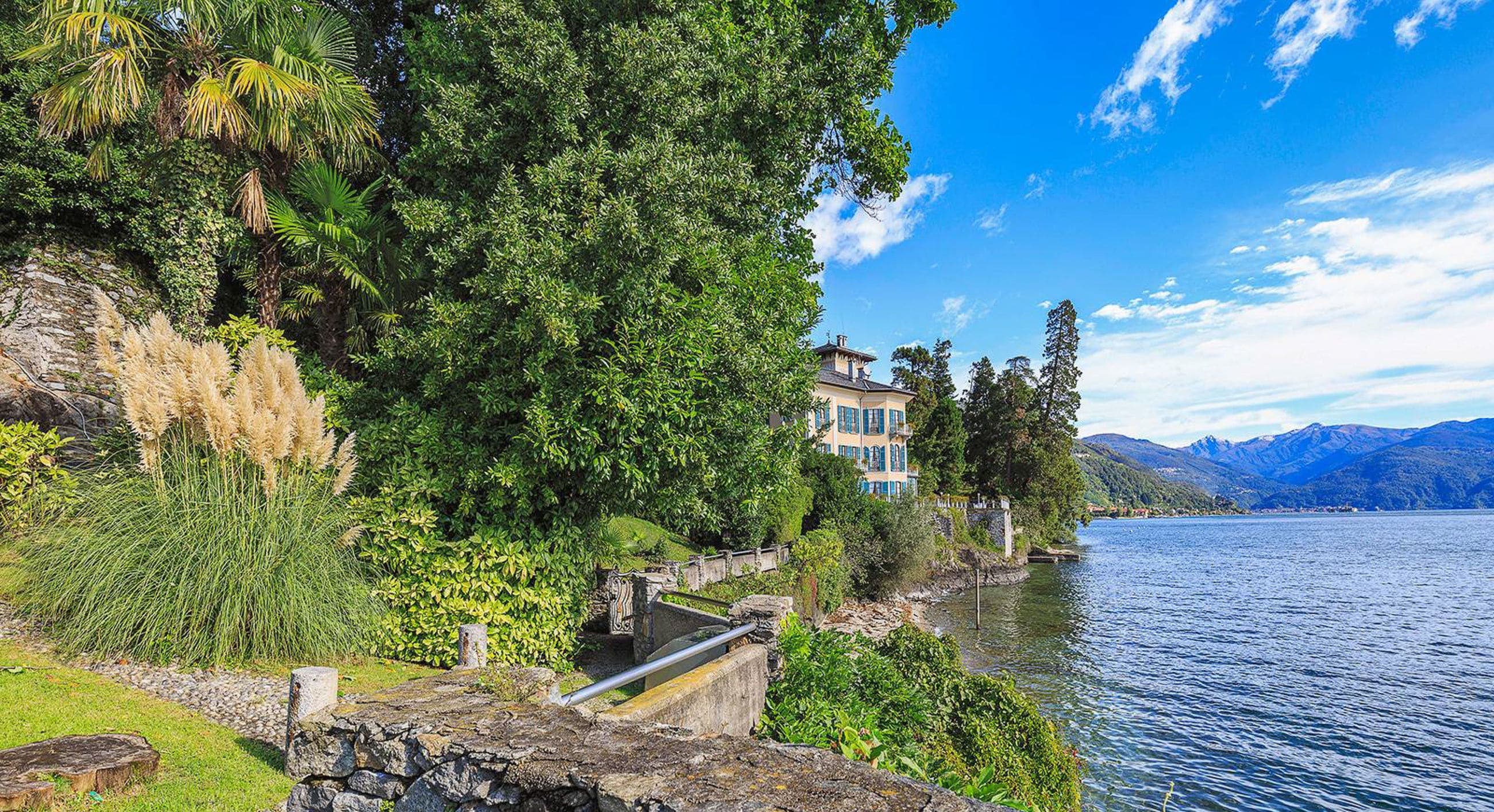 INCANTEVOLE VILLA SUL LAGO MAGGIORE - image 3