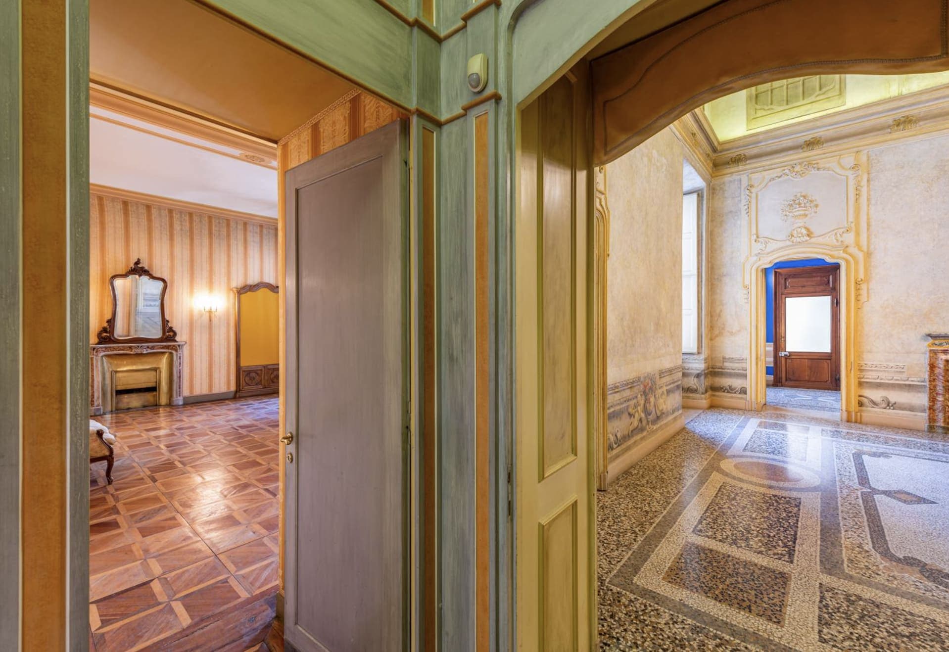 PRESTIGIOSA RESIDENZA IN PALAZZO D'EPOCA - Image 13
