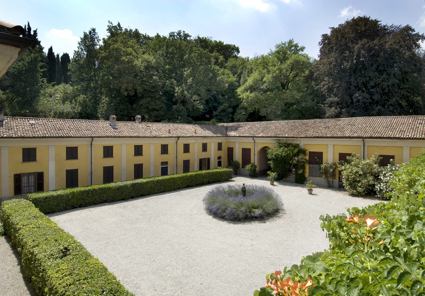 HISTORIC PALACE IN LOMBARDY - Image 2