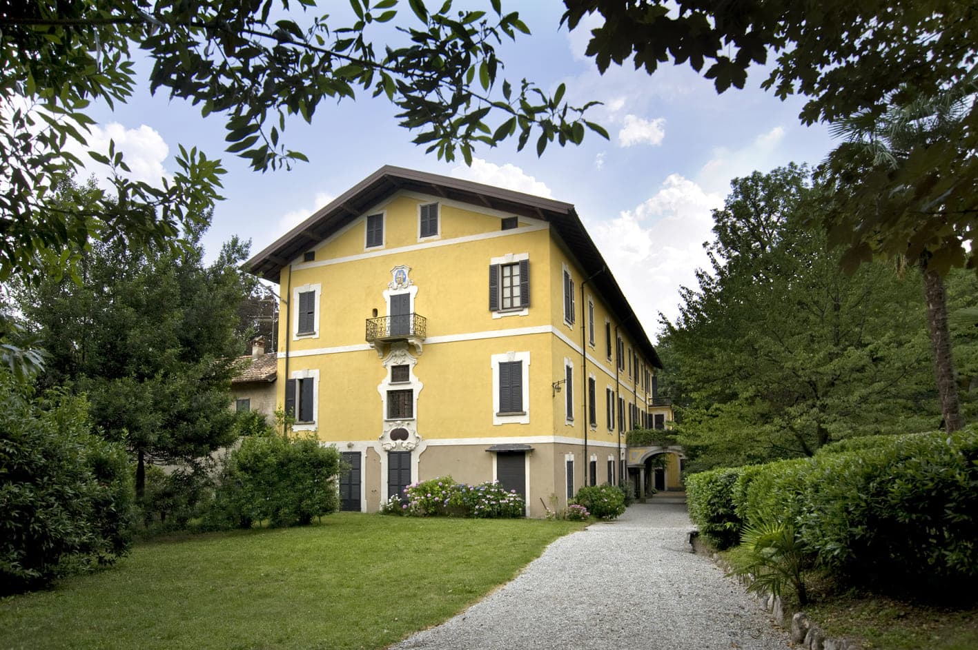 HISTORIC PALACE IN LOMBARDY - Image 3