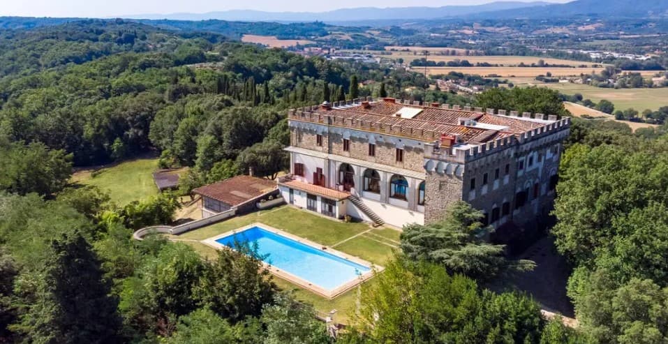 SFARZOSO CASTELLO DEL XIV SECOLO - Image 1