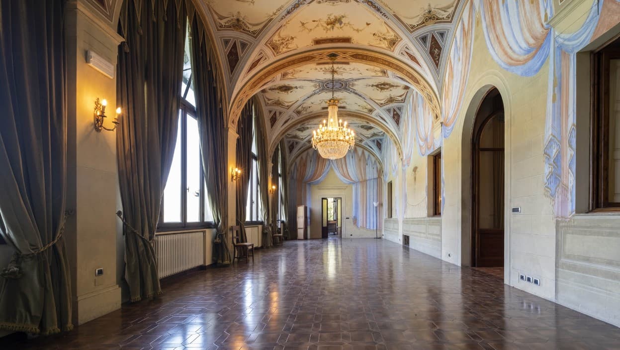 SFARZOSO CASTELLO DEL XIV SECOLO - Image 6