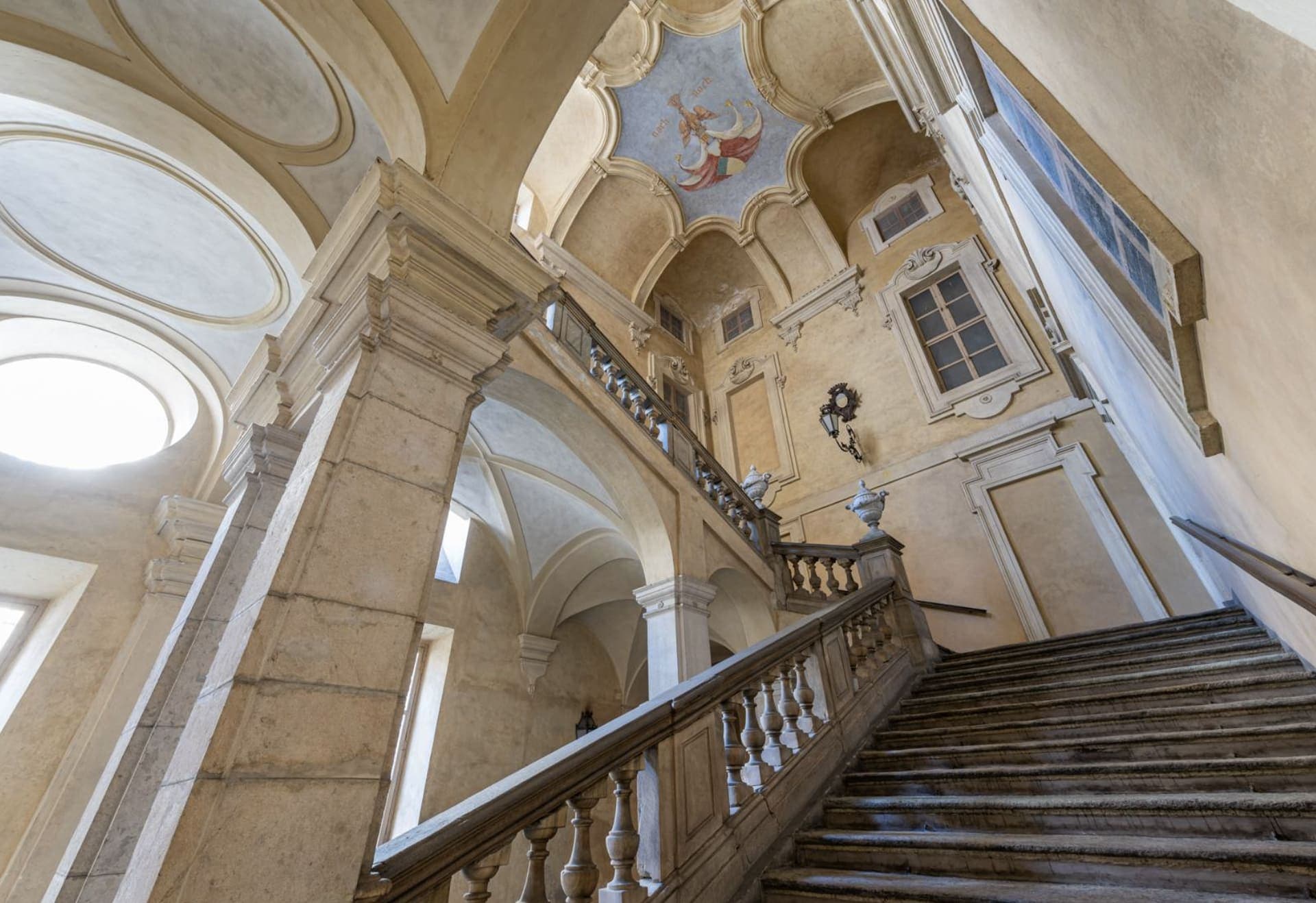 PRESTIGIOSA RESIDENZA IN PALAZZO D'EPOCA - Image 2